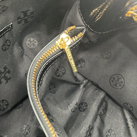 Tory Burch Thea Black Patent Leather Gold Chain Slouchy Leather Shoulder Tote - Picture 9 of 17